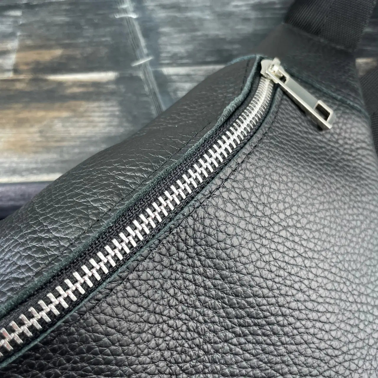 Lightweight Black Flotar Leather Fanny Pack – Anatomical Waist Bag