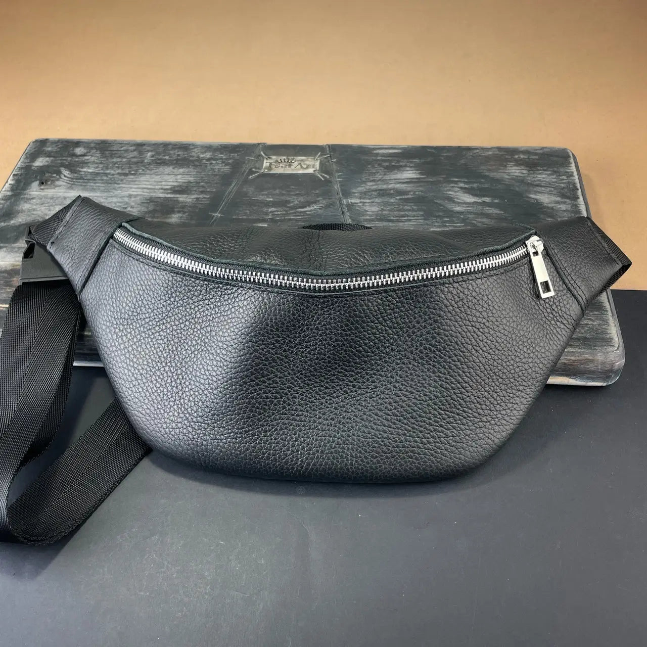 Lightweight Black Flotar Leather Fanny Pack – Anatomical Waist Bag