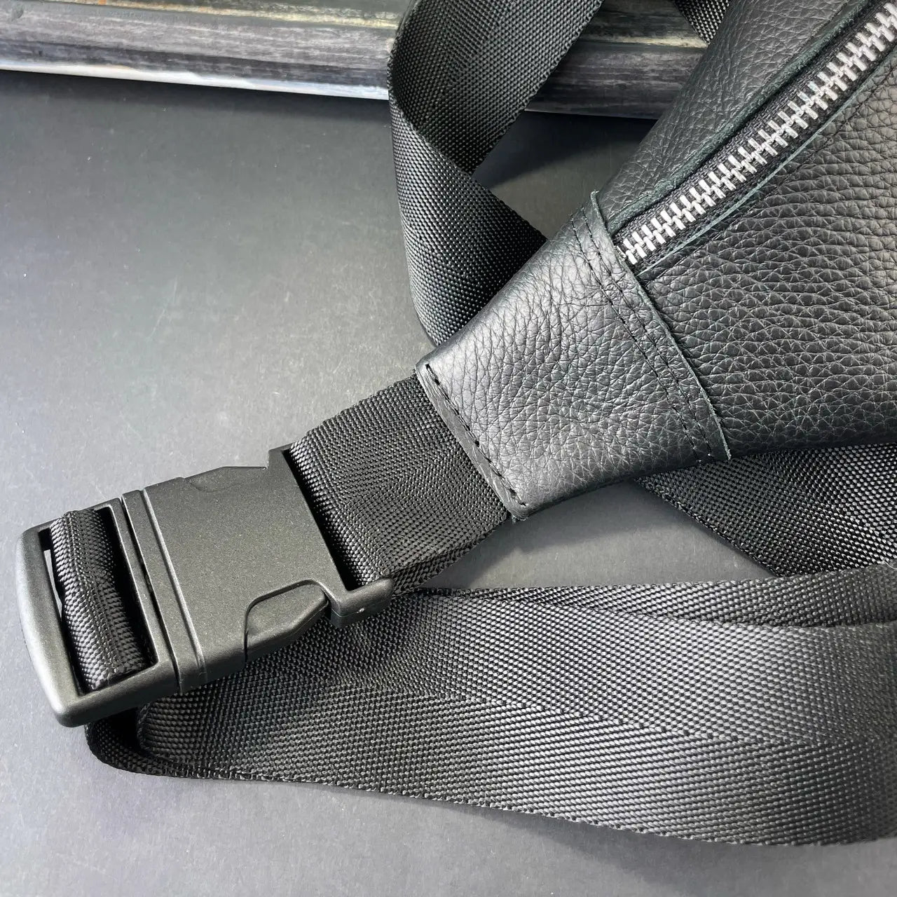 Lightweight Black Flotar Leather Fanny Pack – Anatomical Waist Bag