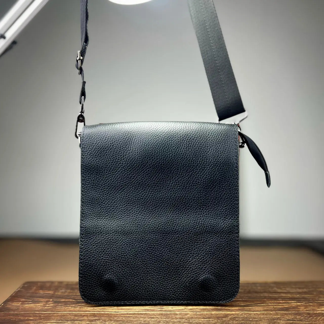 Men’s Black Flotar Leather Shoulder Bag – Multi-Compartment Messenger Bag
