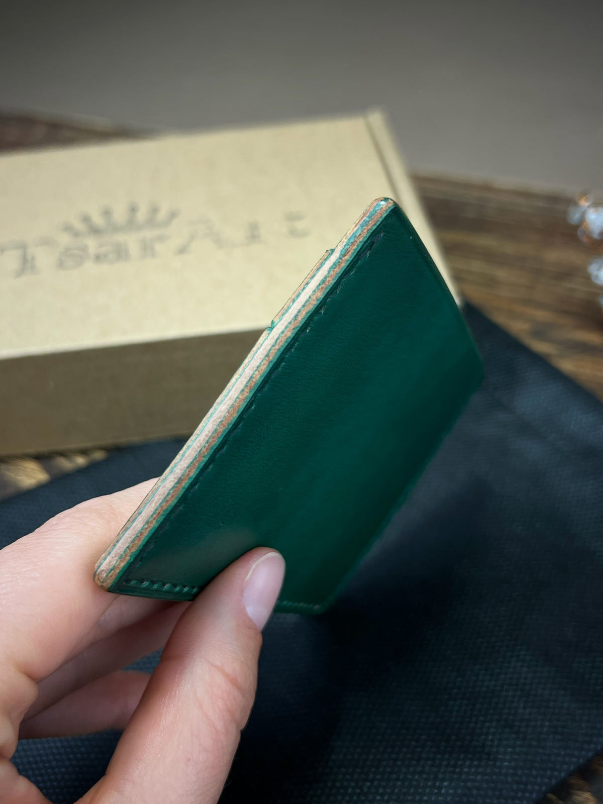 Hand-Dyed Green Leather Cardholder – Slim Hand-Stitched Wallet